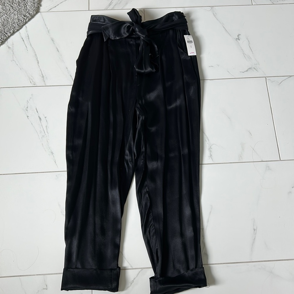 Black satin cropped pant